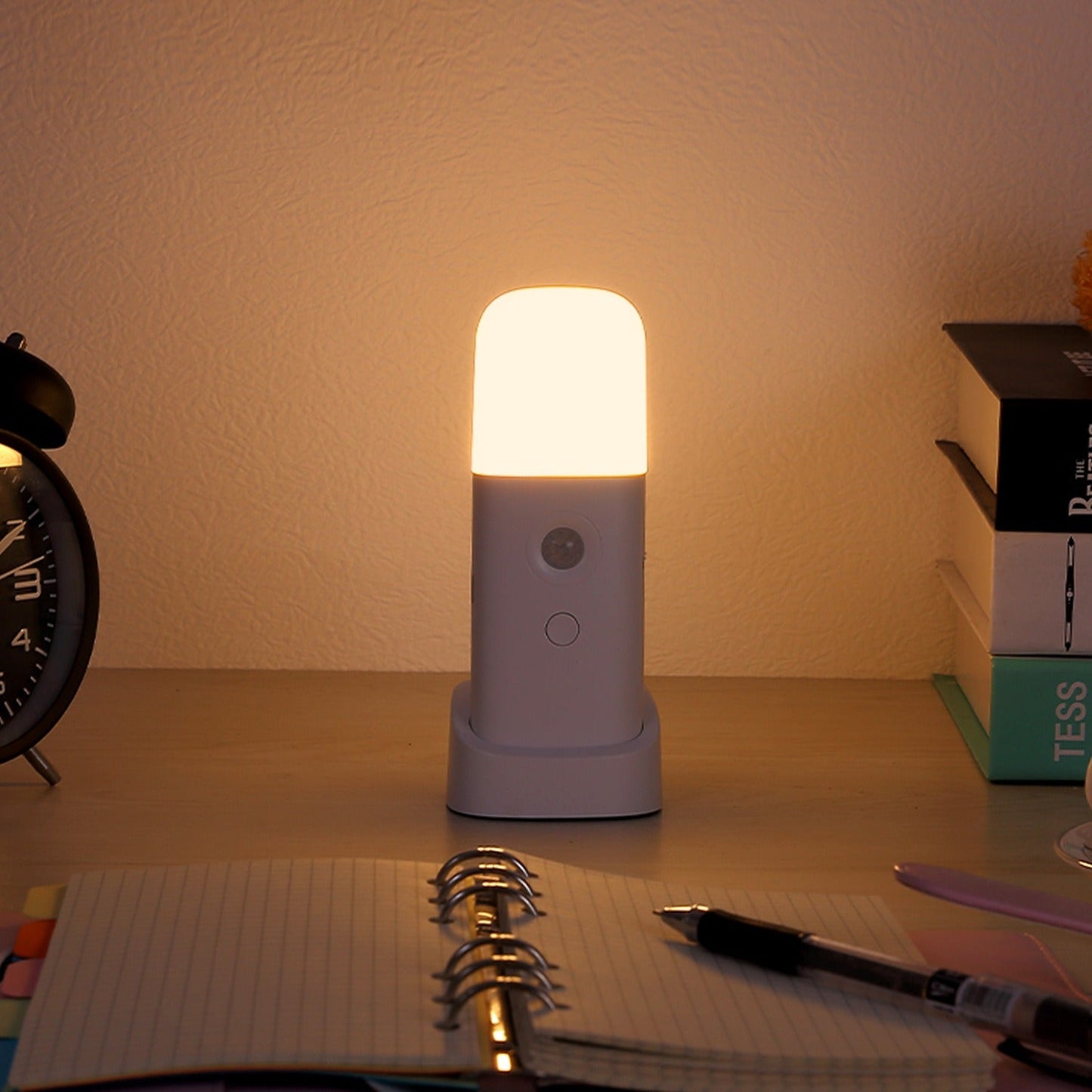lnfrared Motion Sensor LED Night Light with USB Charging